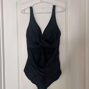 Aidonger Womens Ruched One Piece‎ Swimsuit Black Mesh Twist Front Size Large NWT
